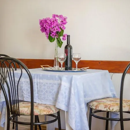 Zdravko 2 Fuer 3 Personen By Interhome