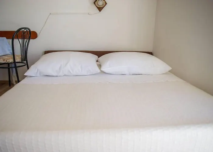 Zdravko 2 Fuer 3 Personen By Interhome